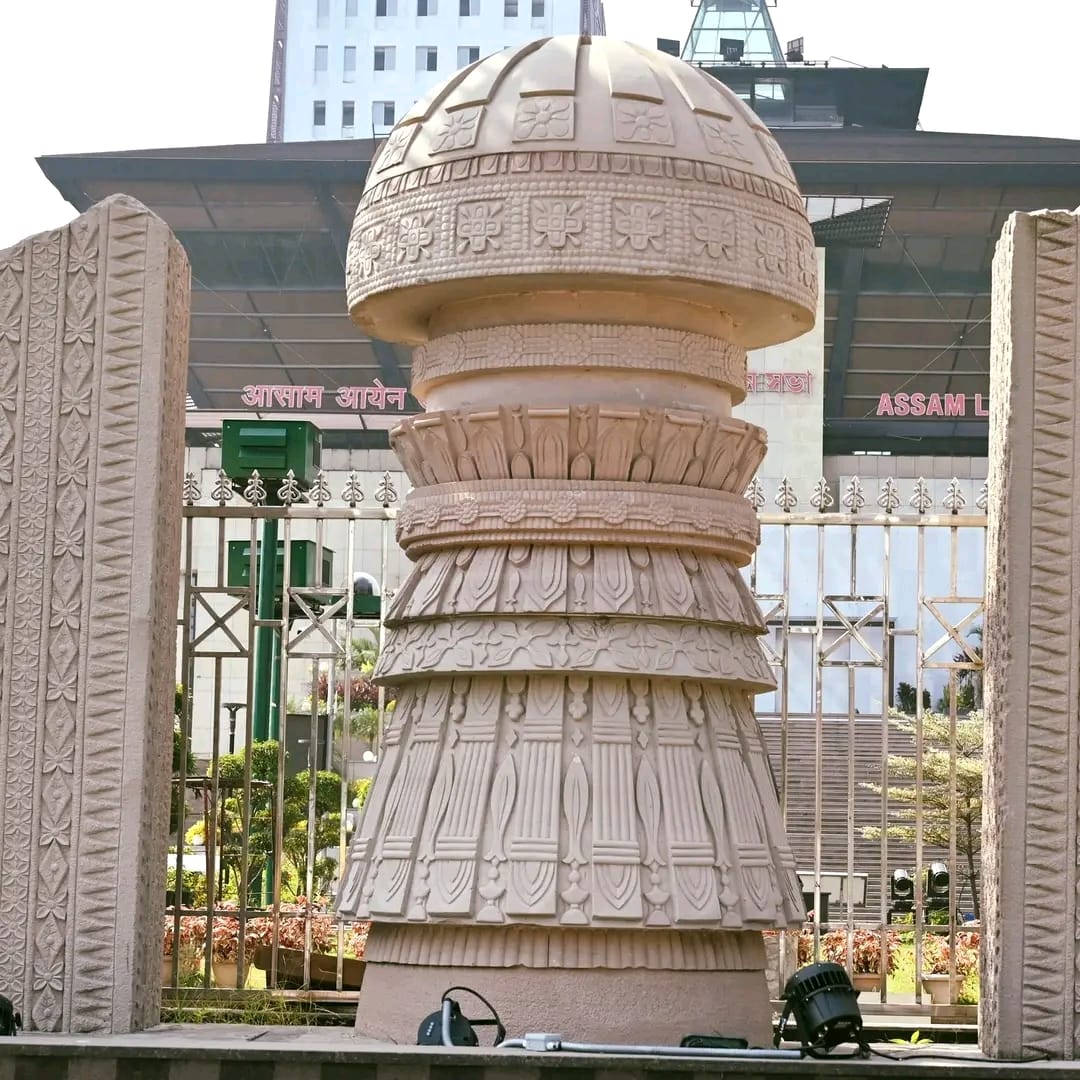 অসম বিভিন্ন সংস্কৃতিৰ সংগমস্থল। অসম হৈছে এক উজ্জ্বল সংস্কৃতি আৰু সমৃদ্...